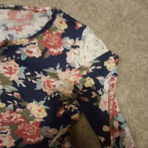 Shirt - Picture 2 of 4